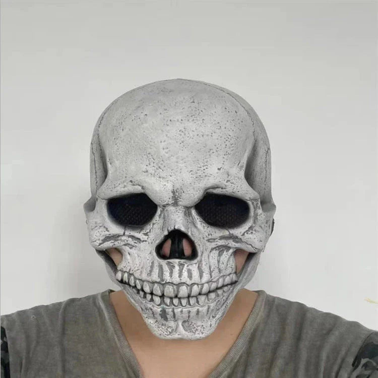 Lifelike 3D skull mask with movable jaw, perfect for Halloween costumes and cosplay events