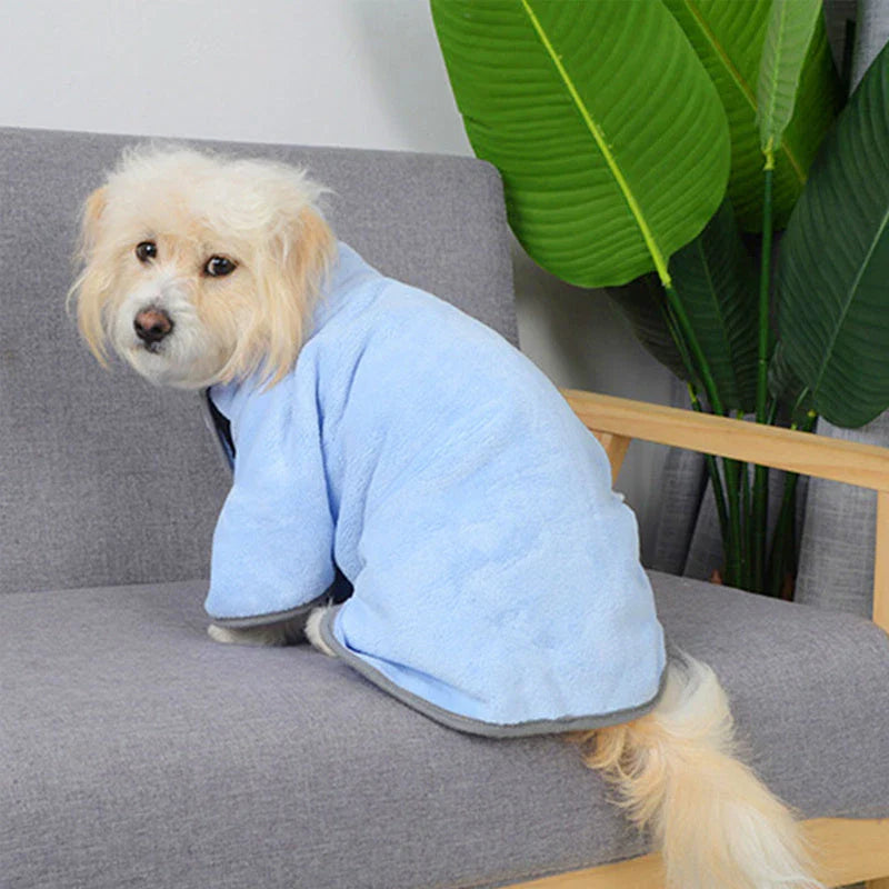 Plush, absorbent dog bathrobes in various colors and sizes to quickly dry pets after baths or outdoor activities