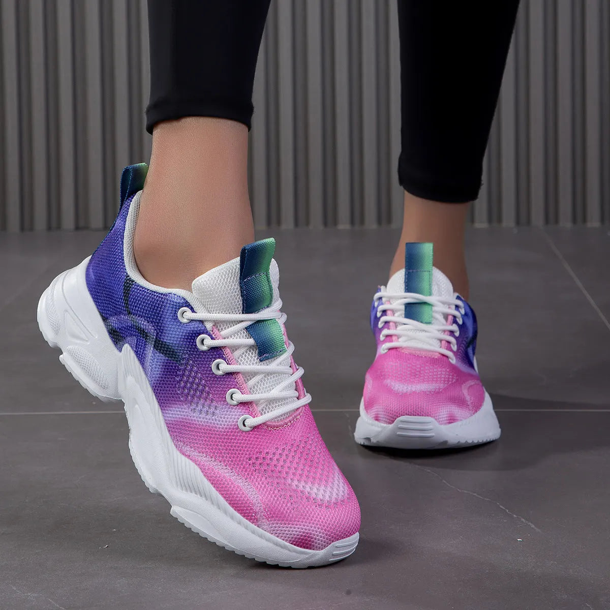 Casual flower sneakers in white blue with flyknit upper, mesh lining, lace-up front, low top, flat heel.