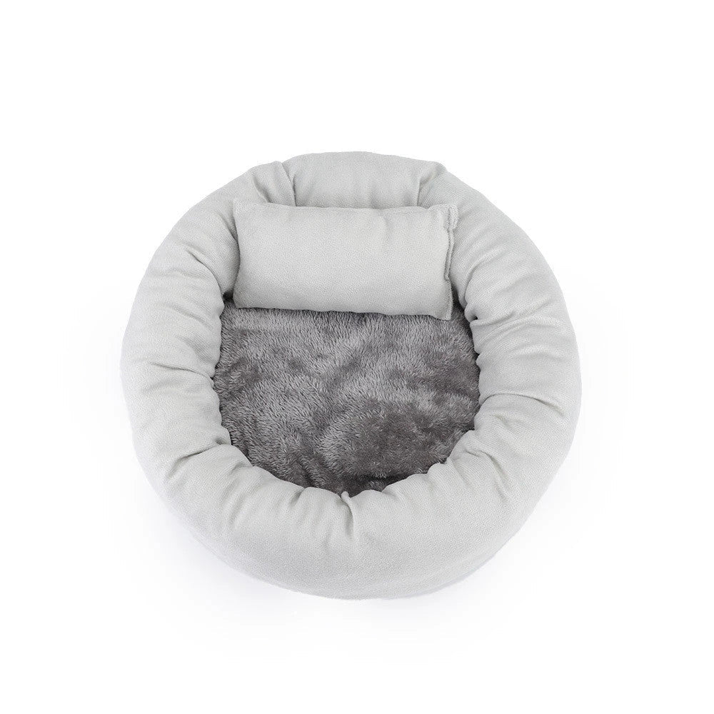 Cosy egg-shaped pet bed for cats and dogs, made with luxuriously soft and warm vegan faux shag fur