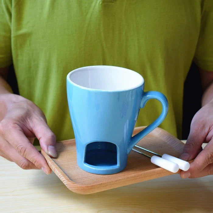 Versatile ceramic mugs in blue and blue-pink colors, suitable for hot and cold food and beverage preparations