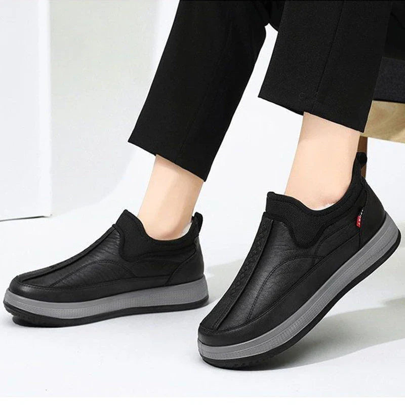 Cozy winter snow boots with fleece lining, round toe, and non-slip rubber sole for warmth and traction in cold weather
