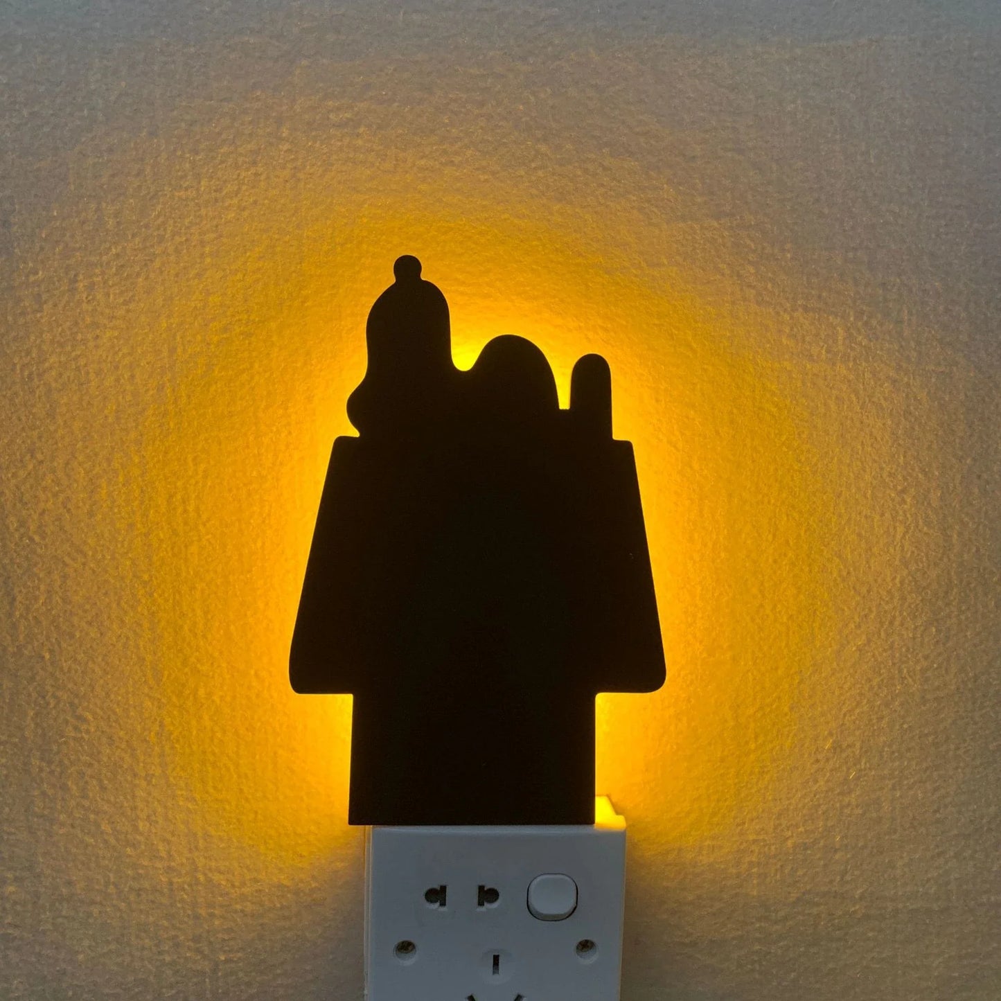 A stylish cat-themed LED lamp that automatically lights up when it detects sound, creating a cozy, ambient glow in a room.
