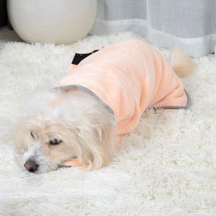 Plush, absorbent dog bathrobes in various colors and sizes to quickly dry pets after baths or outdoor activities
