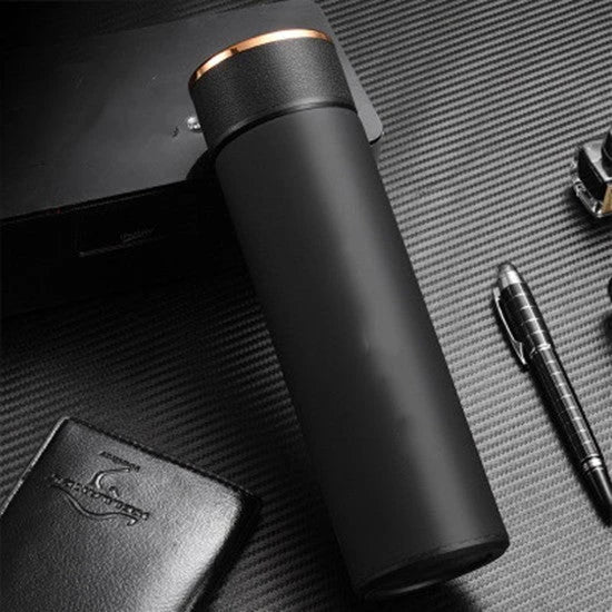 Premium business mug with touch-sensitive temperature display, made of durable stainless steel in sleek black, red, and blue colors