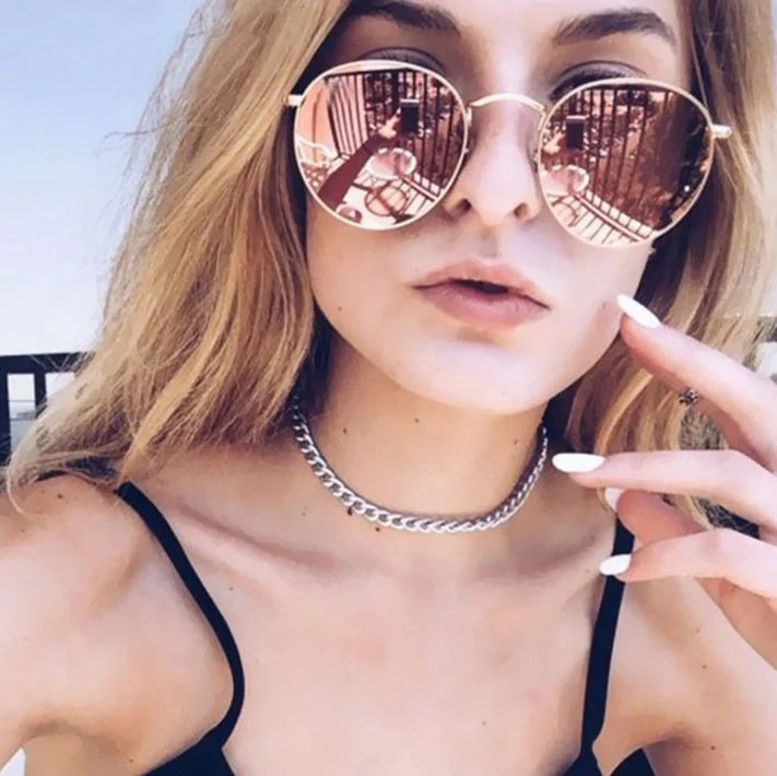 Stylish retro sunglasses for women with metal frame and glass lenses