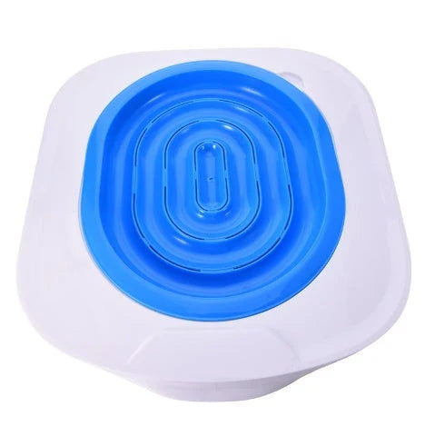 A modern, durable cat toilet trainer with a sleek design that makes potty training your feline friend easy and mess-free.