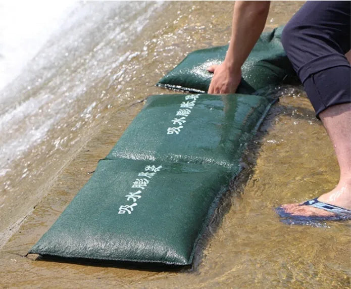 Water absorption expansion bag in canvas or non-woven fabric, sizes 30x70cm and 40x60cm, for flood control.