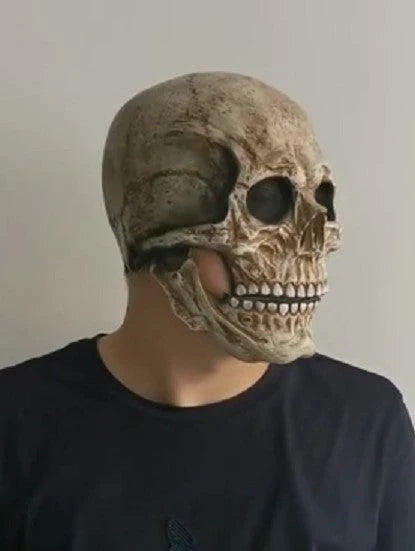 Lifelike 3D skull mask with movable jaw, perfect for Halloween costumes and cosplay events
