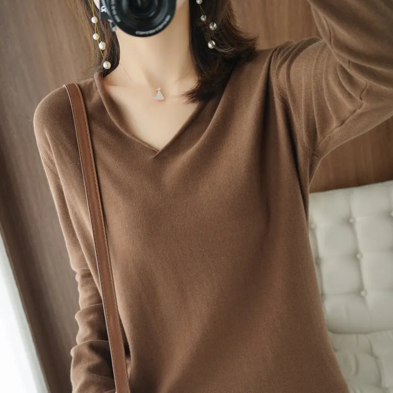 Women's V-neck long sleeve knitwear top in elegant style with non-ironing feature