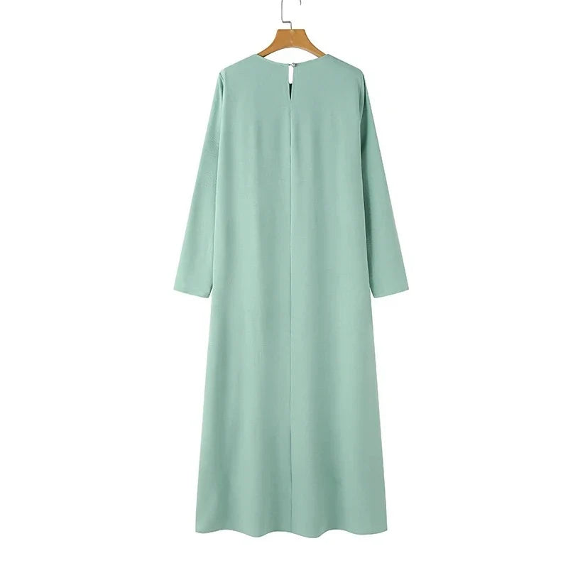 Muslim women's dress made of elegant ice silk fabric with long sleeves and high slit hem, available in various colours