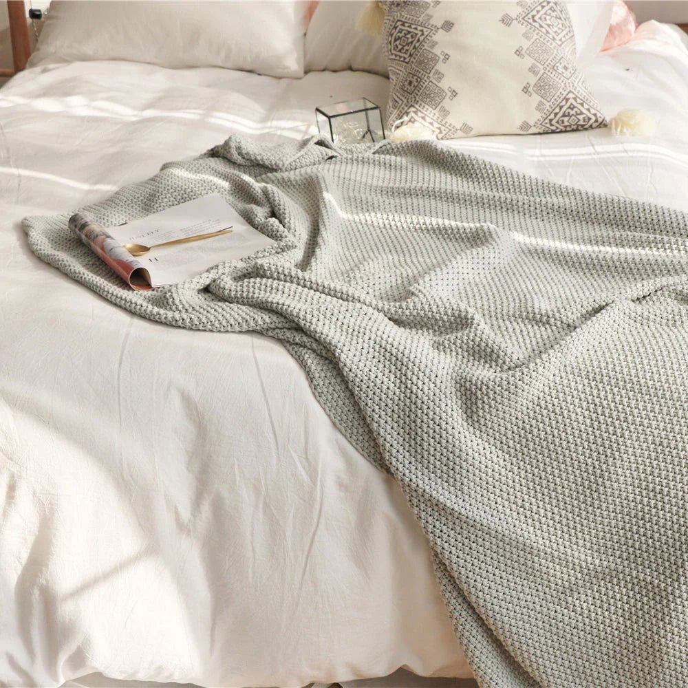 Cosy oversized moss stitch knitted blanket in a variety of elegant colours, perfect for adding comfort and style to your living space.