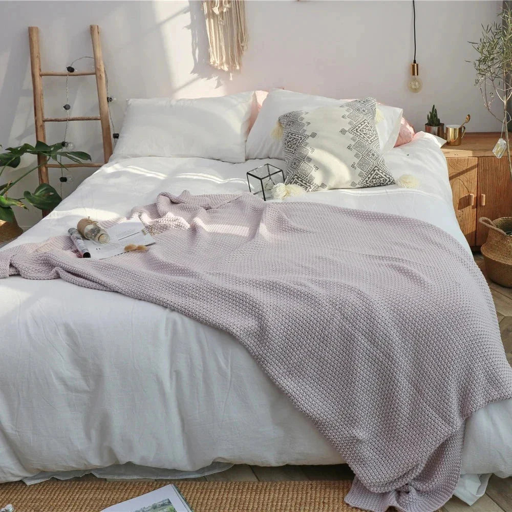 Cosy oversized moss stitch knitted blanket in a variety of elegant colours, perfect for adding comfort and style to your living space.