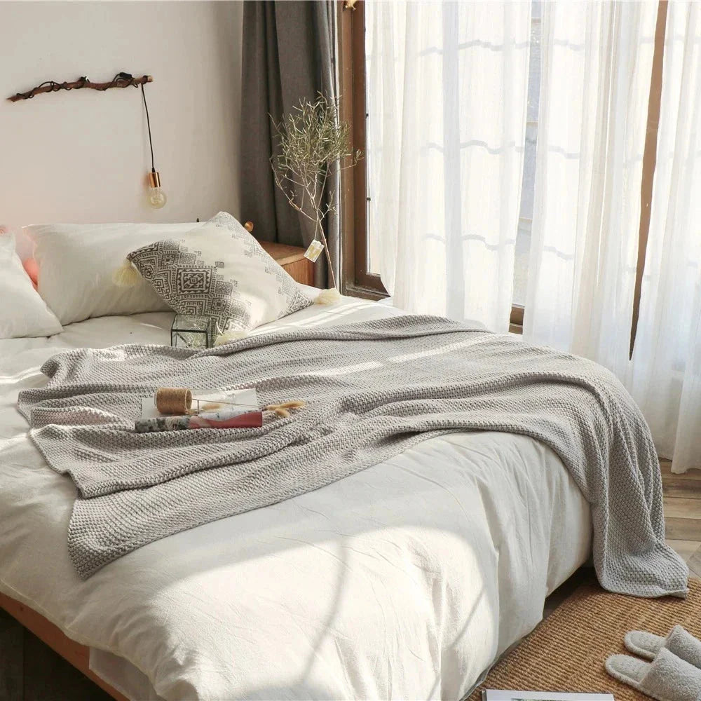 Cosy oversized moss stitch knitted blanket in a variety of elegant colours, perfect for adding comfort and style to your living space.