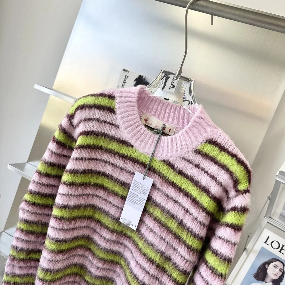 Pink wool knitted cardigan sweater with round neck and contrast colour socialite style details