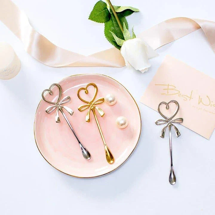 Mini heart-shaped tea spoon made of stainless steel, perfect for serving tea, desserts, and beverages