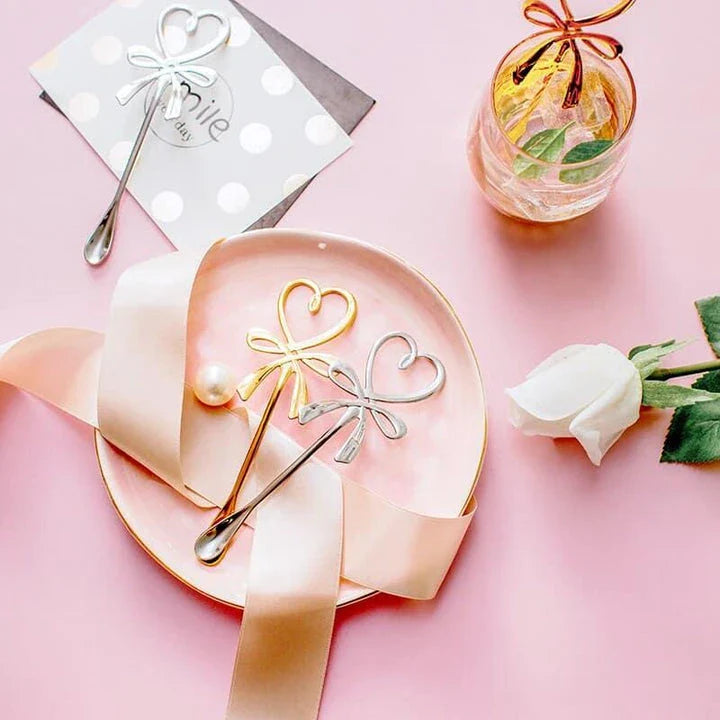 Mini heart-shaped tea spoon made of stainless steel, perfect for serving tea, desserts, and beverages