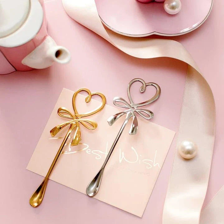 Mini heart-shaped tea spoon made of stainless steel, perfect for serving tea, desserts, and beverages