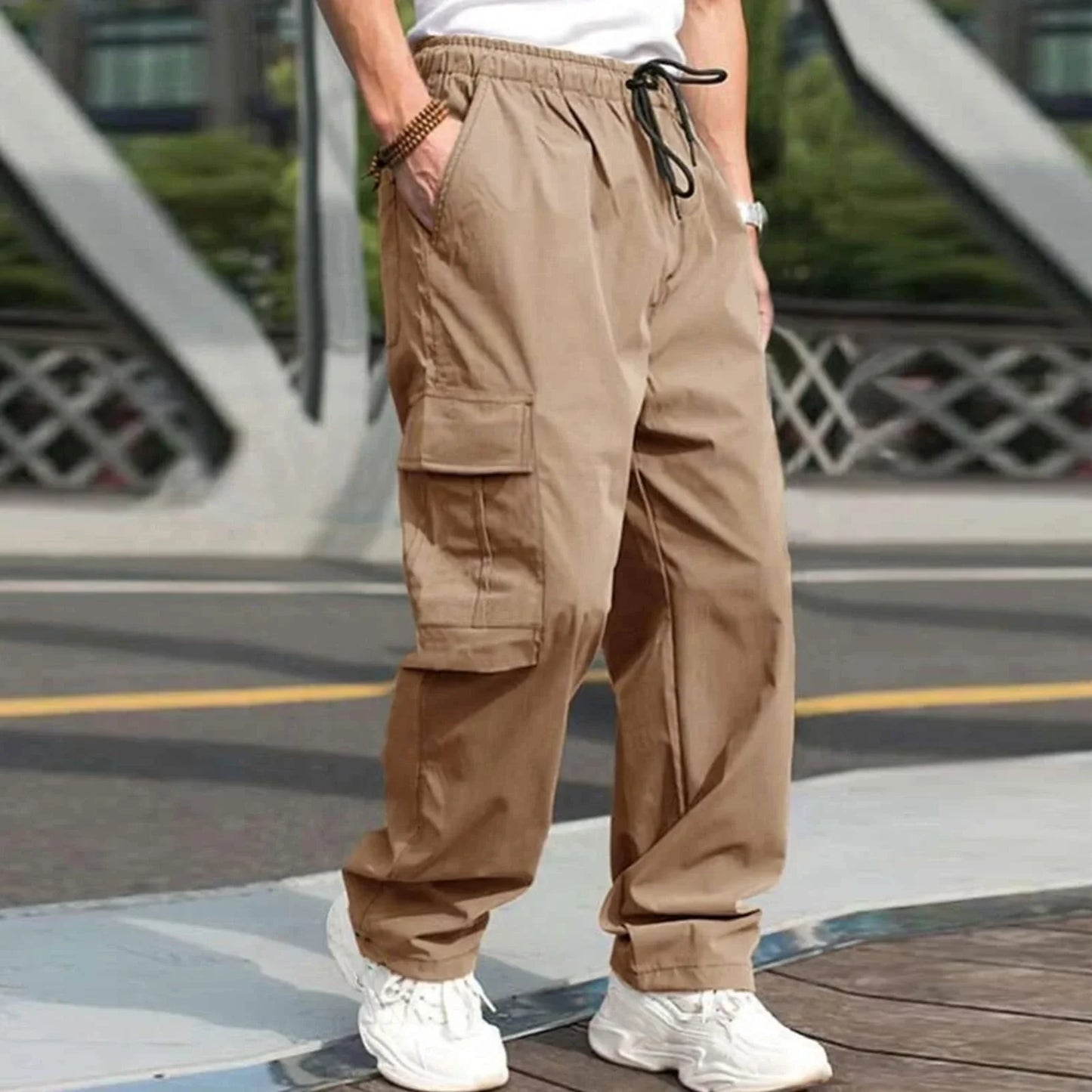 Casual cargo trousers for men in a relaxed, straight-leg fit with a drawstring waist and multiple pockets