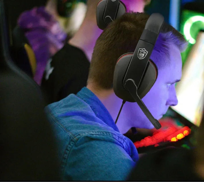 Black wired gaming headset with 40mm drivers and 6.3mm straight plug