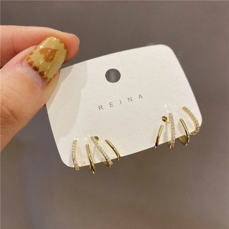 Elegant zircon four-claw stud earrings in a timeless gold colour, perfect for adding a touch of sophisticated style to any outfit.