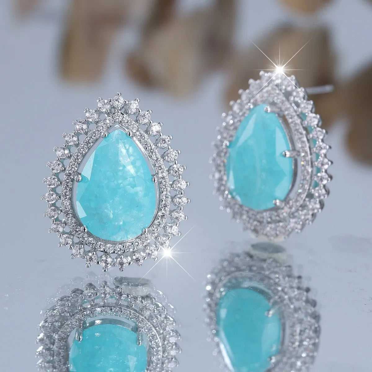 A pair of women's heart-shaped earrings with a platinum ice flower diamond colour finish.