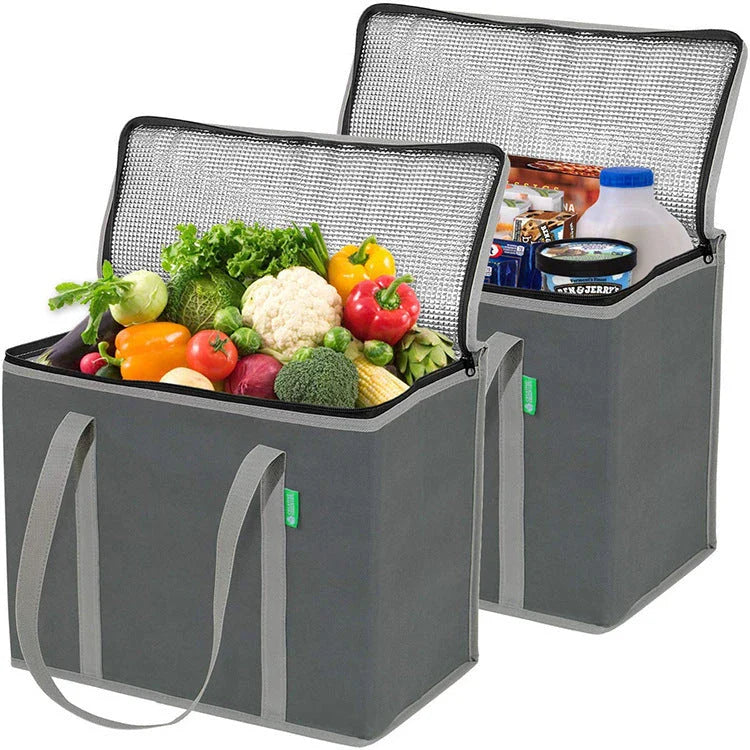 Insulated lunch cooler bag made of durable non-woven fabric and aluminum foil, ideal for work, beach, and picnics