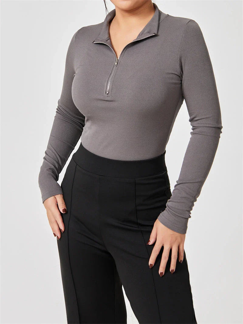 Slimming jumpsuit for women in various colors with seamless design and figure-flattering fit