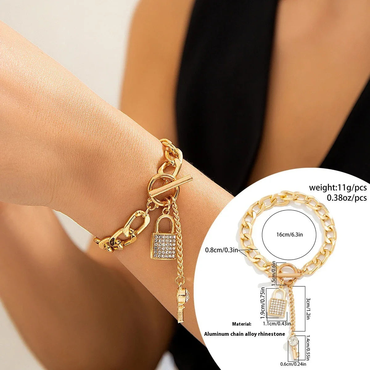 Elegant chain necklace and bracelet set with shiny lock and key pendant, fashionable ladies accessories
