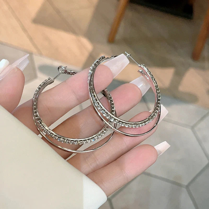 Elegant geometric metal earrings for women in gold and silver finishes