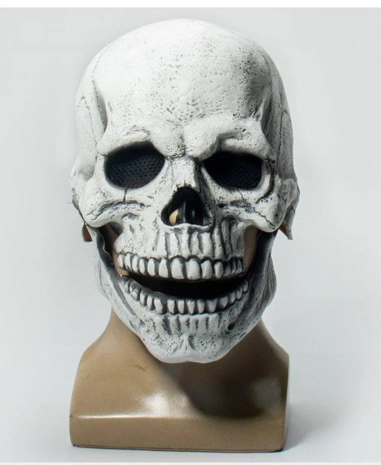 Lifelike 3D skull mask with movable jaw, perfect for Halloween costumes and cosplay events