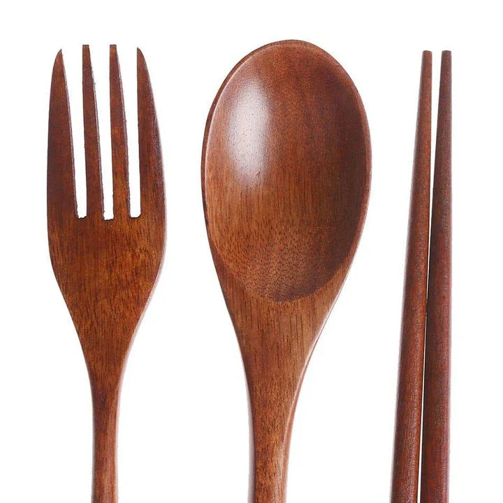 A portable wooden cutlery set with a coordinating cloth bag, perfect for outdoor dining and travel.