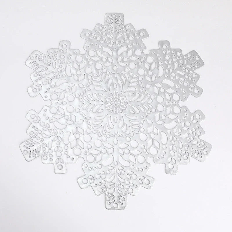 Snowflake-patterned heat-resistant placemats in gold and silver colors, ideal for holiday table settings and decor