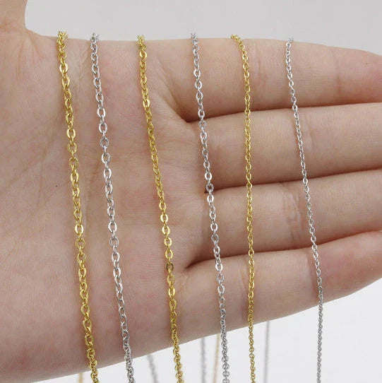 Heart-shaped pendant necklace made of high-quality alloy material with adjustable chain length