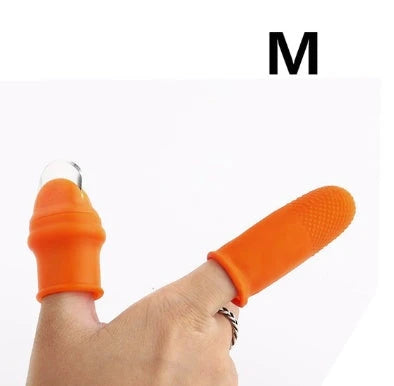 Silicone thumb protector with sharp curved blade for effortless vegetable, fruit, and crop harvesting in the garden or farm