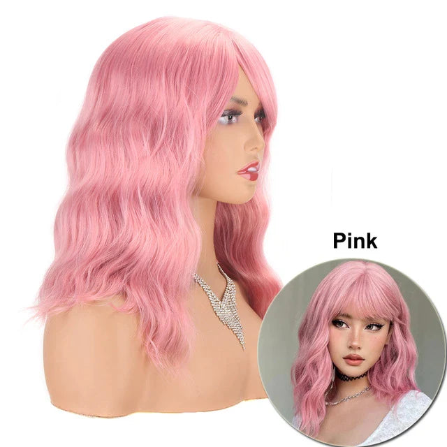 A short, curly wig with a water ripple effect inspired by European and American styles