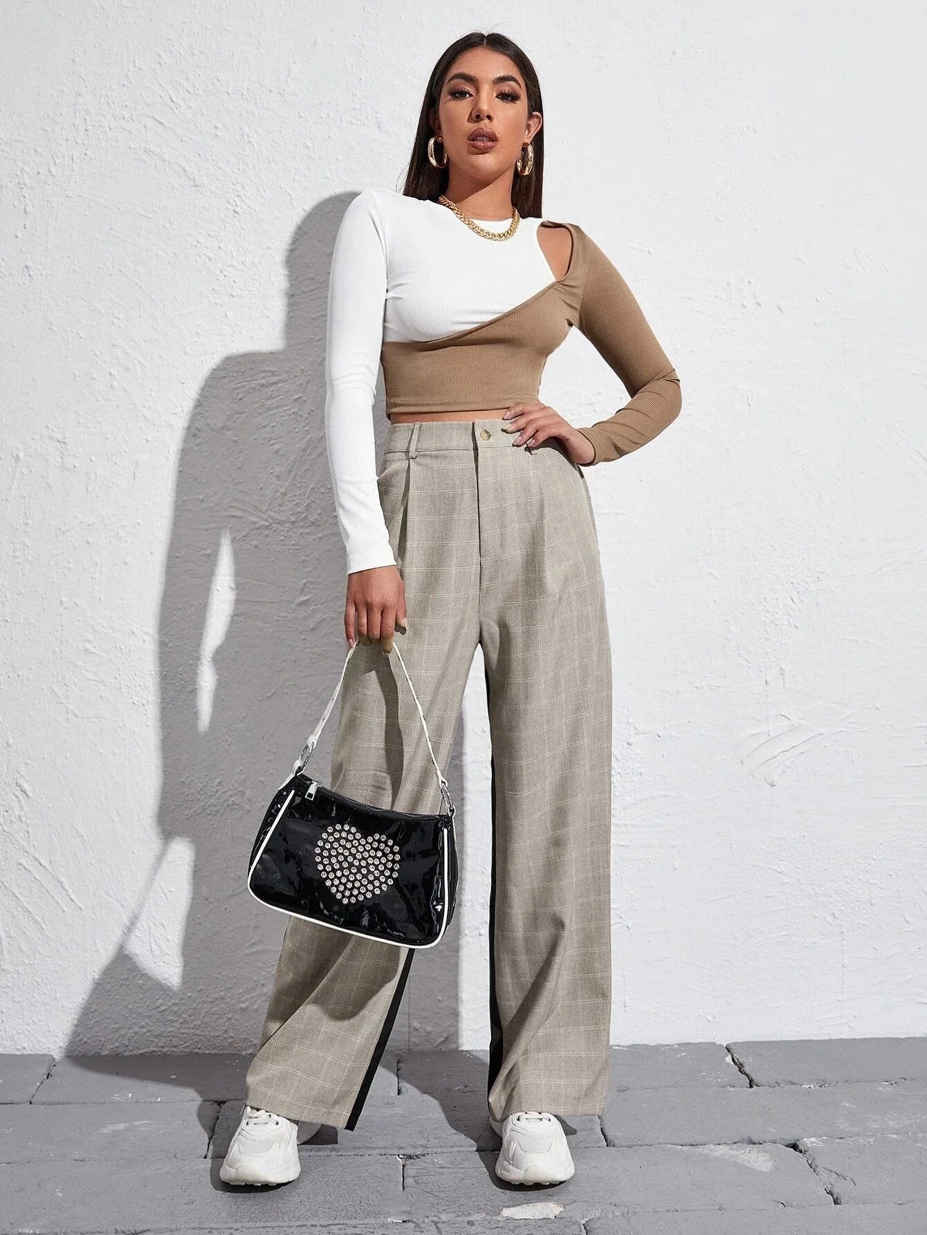 Trendy colorblock cropped strapless top with long sleeves for women