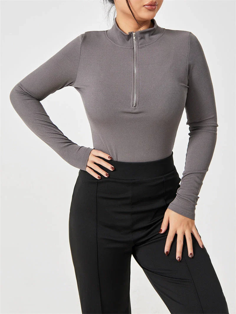 Slimming jumpsuit for women in various colors with seamless design and figure-flattering fit