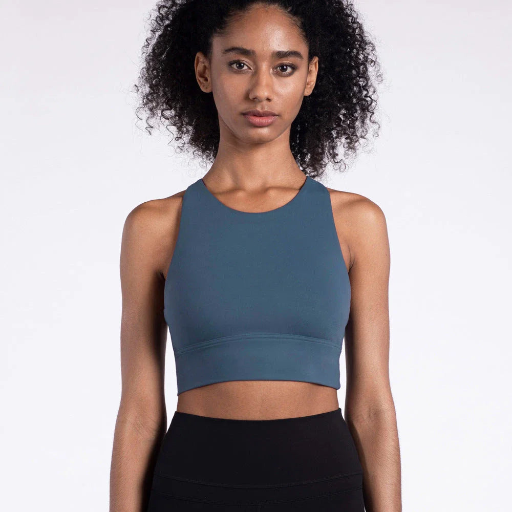 Versatile Fitness Sports Bra with Strappy Design and Customizable Support