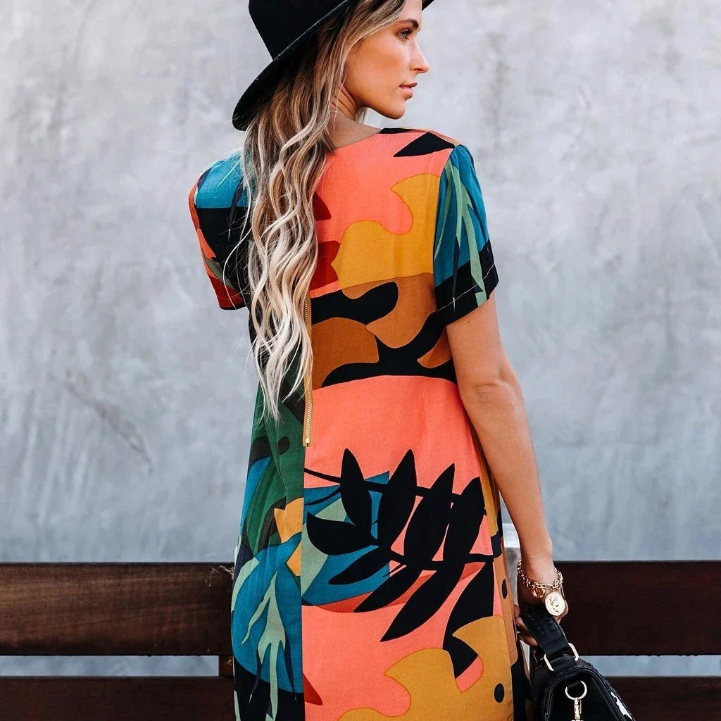 Stylish short-sleeved dress with a vibrant graffiti print and round neckline