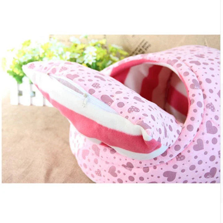 Cosy, washable dog kennel in various sizes and colours, providing a comfortable and durable retreat for pet owners
