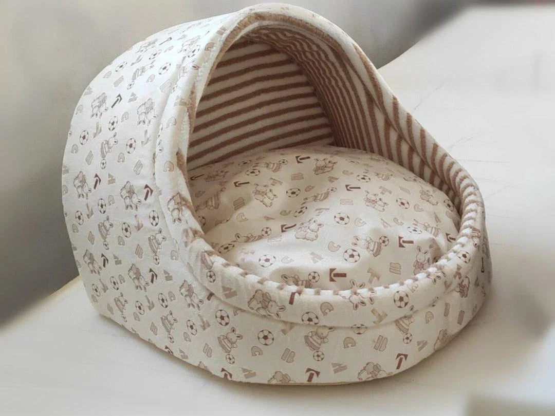 Cosy, washable dog kennel in various sizes and colours, providing a comfortable and durable retreat for pet owners