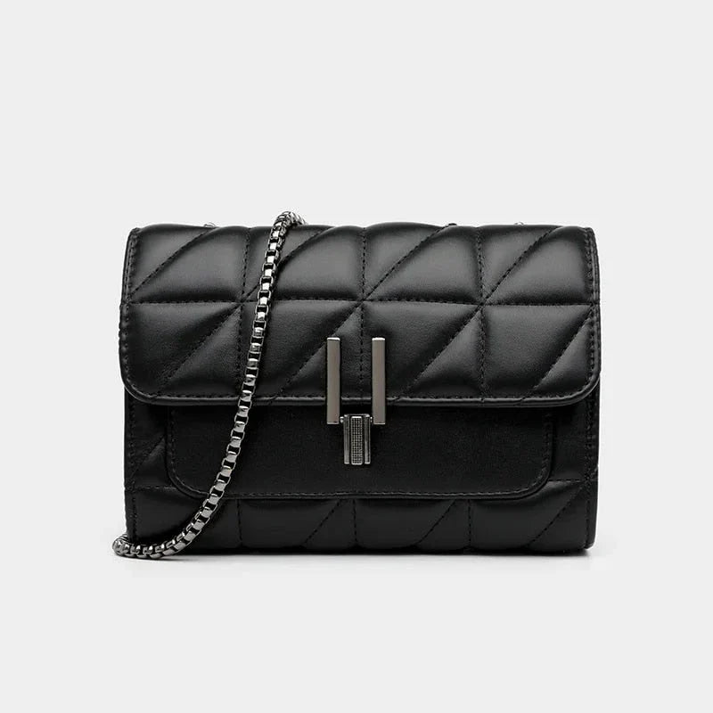 Chic Leather Chain Shoulder Bag in Black - Timeless British Elegance and Sophistication