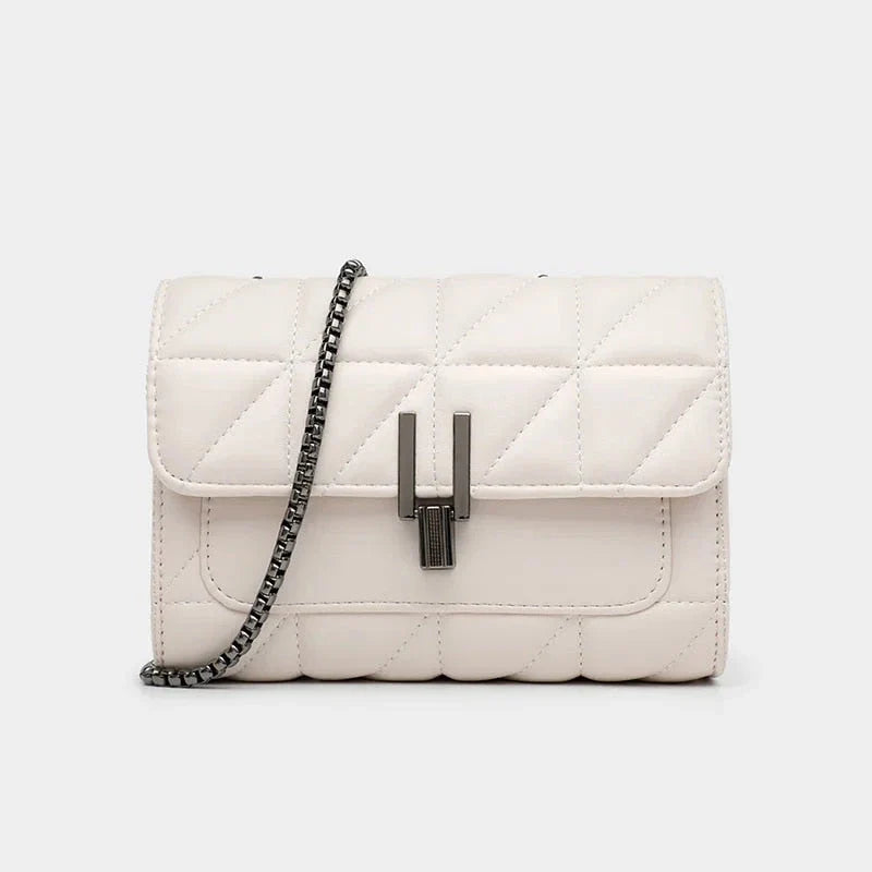Chic Leather Chain Shoulder Bag in Black - Timeless British Elegance and Sophistication