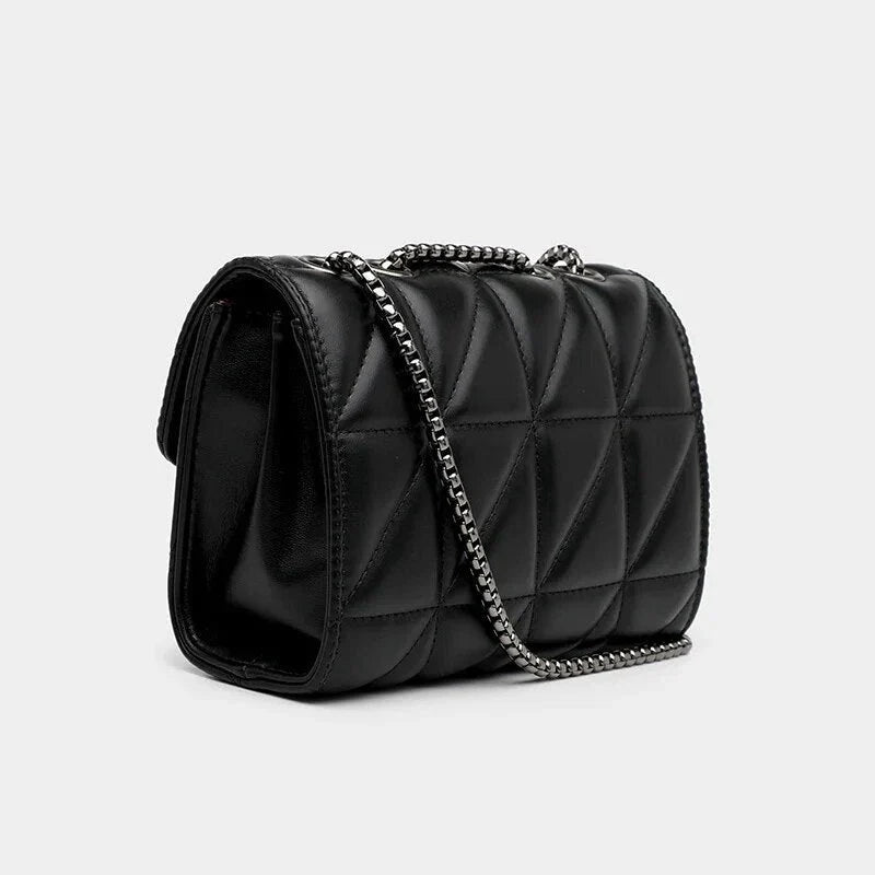 Chic Leather Chain Shoulder Bag in Black - Timeless British Elegance and Sophistication