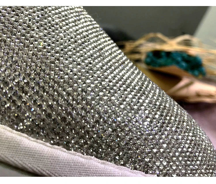 Rhinestone-embellished snow boots for women with durable rubber soles and warm insulation