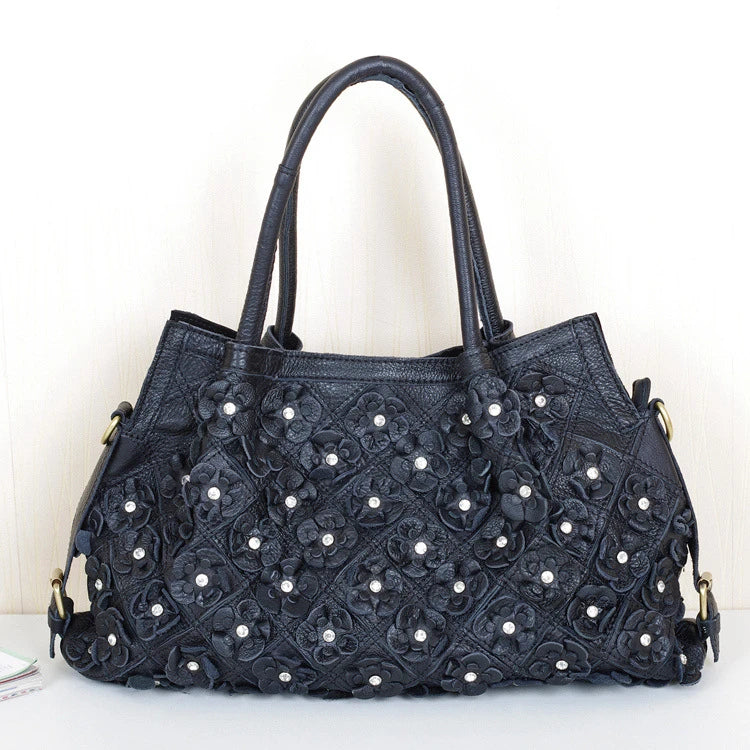 Stylish and durable colour-matching leather messenger bag with zipper closure and adjustable strap