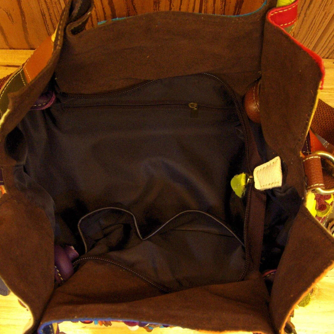 Stylish and durable colour-matching leather messenger bag with zipper closure and adjustable strap