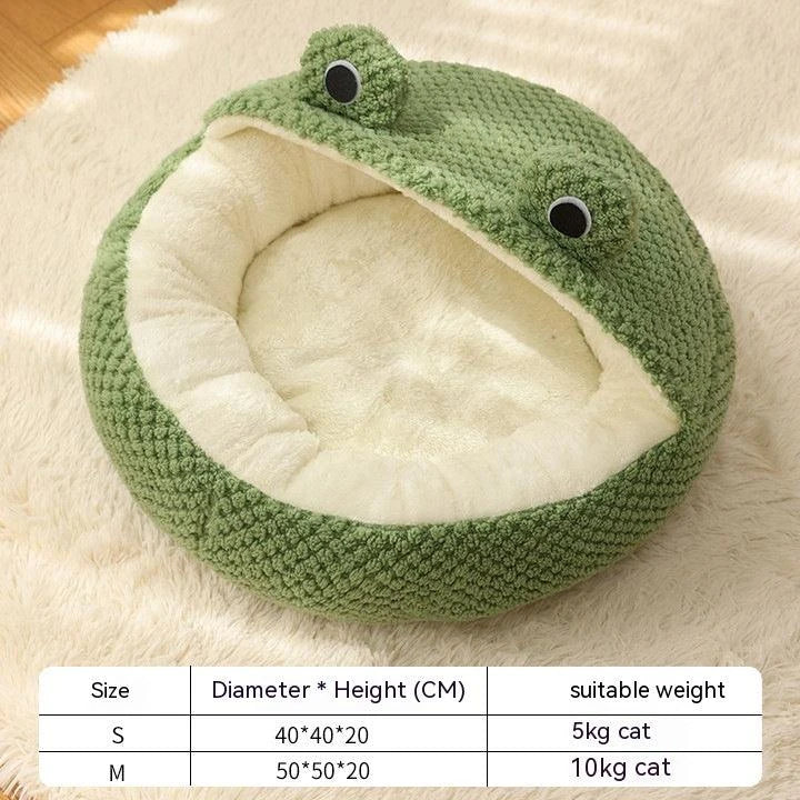 Cosy and whimsical pet bed in frog-inspired design for small cats and dogs
