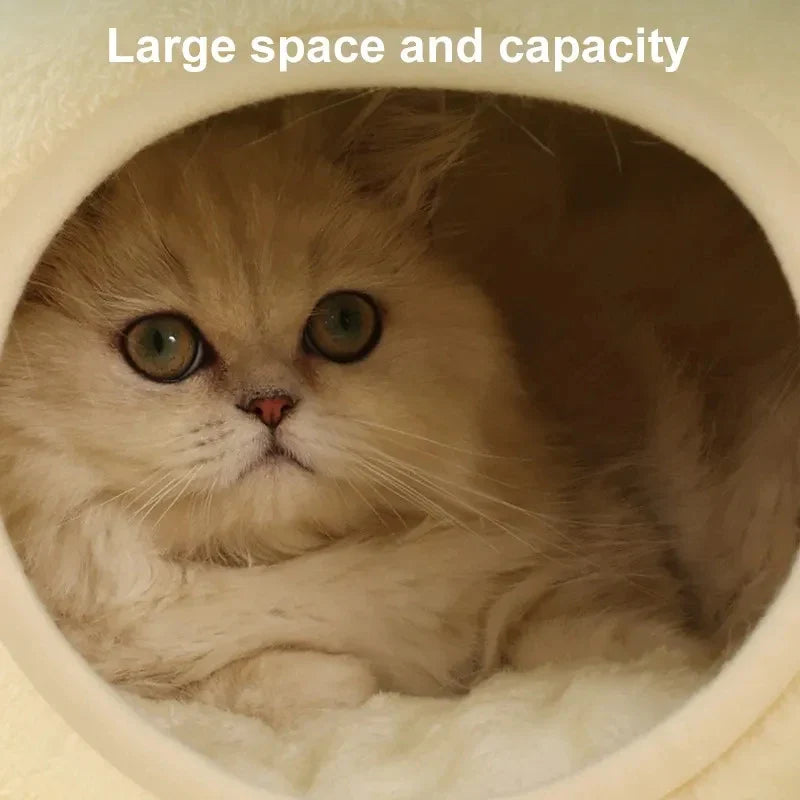 Cosy and whimsical pet bed in frog-inspired design for small cats and dogs